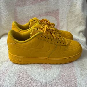 Nike Air Force 1 Low '07
Pro-Tech Waterproof University Gold Men’s Sz 9